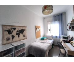 Coqueto y amplia vivienda con bonitas vistas en pleno centro histórico (Santa Marina)