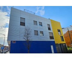 Espectacular triplex con piscina propia y plaza de garaje a pocos metros del Vial Norte