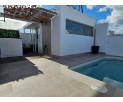Espectacular triplex con piscina propia y plaza de garaje a pocos metros del Vial Norte