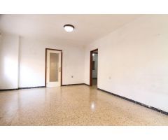 Piso de 4 habitaciones, para reformar, muy luminoso en el Poble Sec