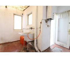 Piso de 4 habitaciones, para reformar, muy luminoso en el Poble Sec