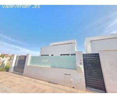 Chalet individual moderno a tan solo 500m del mar