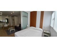 ¡Se alquila hermoso estudio recién reformado!