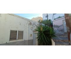 Solar con vivienda para reformar