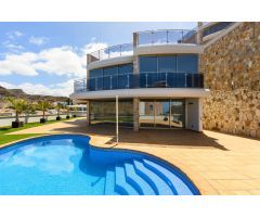 En venta Villa de  lujo en Tauro