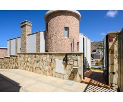 En venta Villa de  lujo en Tauro