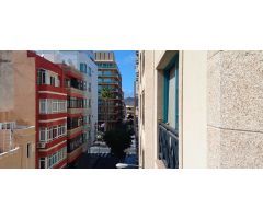 ¡Se alquila hermoso estudio recién reformado!