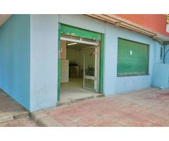 Local comercial diáfano junto a Farmacia
