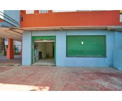 Local comercial diáfano junto a Farmacia