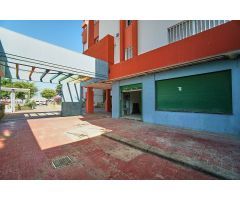 Local comercial diáfano junto a Farmacia