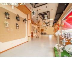 Amplio local en venta con trastero y garaje en Tarahales.