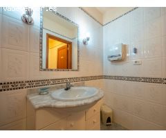 Amplio local en venta con trastero y garaje en Tarahales.
