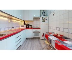 PIso 3 dormitorios 2 baños con ascensor y plaza de garaje Palomeras Sureste