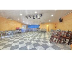 Restaurante con dos salones y vivienda
