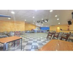 Restaurante con dos salones y vivienda