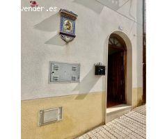 Precioso chalet adosado de 270m2 PARA ENTRAR A VIVIR. Con 4 dormitorios, 3 baños y gran patio