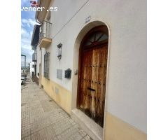 Precioso chalet adosado de 270m2 PARA ENTRAR A VIVIR. Con 4 dormitorios, 3 baños y gran patio