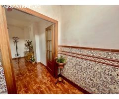 Precioso chalet adosado de 270m2 PARA ENTRAR A VIVIR. Con 4 dormitorios, 3 baños y gran patio