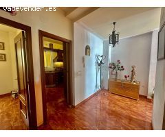 Precioso chalet adosado de 270m2 PARA ENTRAR A VIVIR. Con 4 dormitorios, 3 baños y gran patio