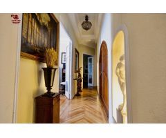 Espectacular piso de 281m2 para reforma integral con preciosos balcones, 5 dormitorios y 4 baños en 