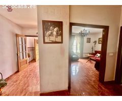 Precioso chalet adosado de 270m2 PARA ENTRAR A VIVIR. Con 4 dormitorios, 3 baños y gran patio