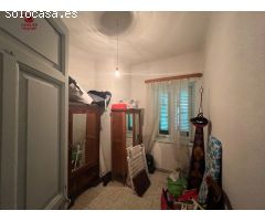 Dos preciosos y antiguos chalets independientes de 406m2 y 63m2 en parcela de 710m2.