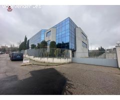 Edificio de oficinas de 4.689m2 en Las Rozas con acceso directo a la A6.
