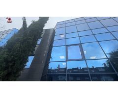 Edificio de oficinas de 4.689m2 en Las Rozas con acceso directo a la A6.