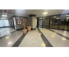 Edificio de oficinas de 4.689m2 en Las Rozas con acceso directo a la A6.