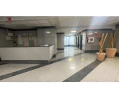 Edificio de oficinas de 4.689m2 en Las Rozas con acceso directo a la A6.