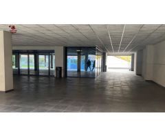 Edificio de oficinas de 4.689m2 en Las Rozas con acceso directo a la A6.