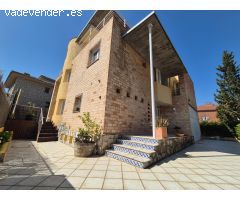 ???? Chalet independiente con piscina y bodega de ensueño en Montecanal