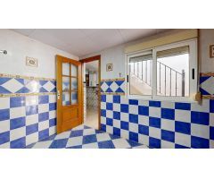 En el Raval, cullera una casa reformada y para entrar a vivir.