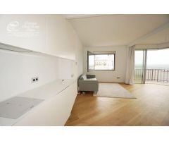 Alquiler vivienda con tres balcones a la calle en esquina Palacio Real