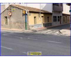 Casa de pueblo en esquina para restaurar en Santomera con solar de 206 m2