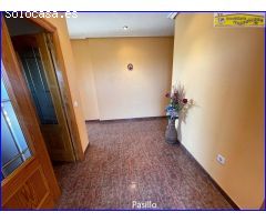 Chalet en primera planta con bajo.