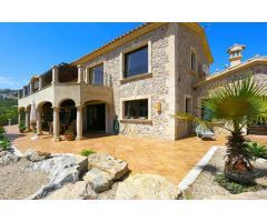 FINCA RÚSTICA CON MUCHO CARÁCTER EN PUERTO DE ANDRATX CON VISTAS AL MAR