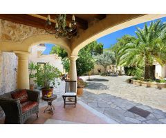 FINCA RÚSTICA CON MUCHO CARÁCTER EN PUERTO DE ANDRATX CON VISTAS AL MAR