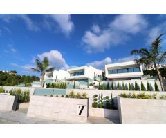 VILLA DE LUJO MODERNA CON VISTAS AL MAR EN ALCUDIA