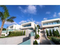VILLA DE LUJO MODERNA CON VISTAS AL MAR EN ALCUDIA