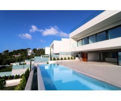 VILLA DE LUJO MODERNA CON VISTAS AL MAR EN ALCUDIA