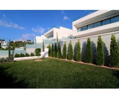 VILLA DE LUJO MODERNA CON VISTAS AL MAR EN ALCUDIA