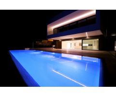 VILLA DE LUJO MODERNA CON VISTAS AL MAR EN ALCUDIA