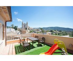 CASA DE PUEBLO CON VISTAS PANORÁMICAS A LA MONTAÑA COMPLETAMENTE REFORMADA