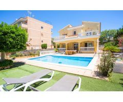 ESPECTACULAR CASA MUY ESPACIOASA CON PISCINA EN UNA ZONA POPULAR DE PALMANOVA