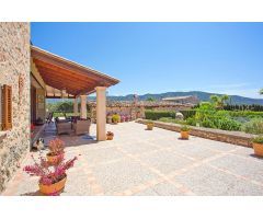 AUTÉNTICA Y TRADICIONAL CASA FAMILIAR MALLORQUINA REFORMADA EN EL PINTORESCO PUEBLO DE CALVIA