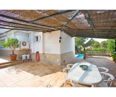 CHALET FAMILIAR DE ESTILO MEDITERRANEO EN FRENTE DE LA PLAYA EN SANTA PONSA