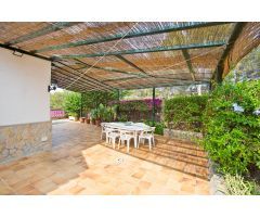 CHALET FAMILIAR DE ESTILO MEDITERRANEO EN FRENTE DE LA PLAYA EN SANTA PONSA