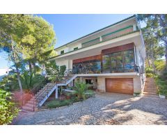 VILLA FAMILIAR EN SANTA PONSA CON VISTAS AL MAR CON ENORME POTENCIAL DE RENOVACION