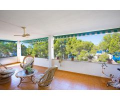 VILLA FAMILIAR EN SANTA PONSA CON VISTAS AL MAR CON ENORME POTENCIAL DE RENOVACION